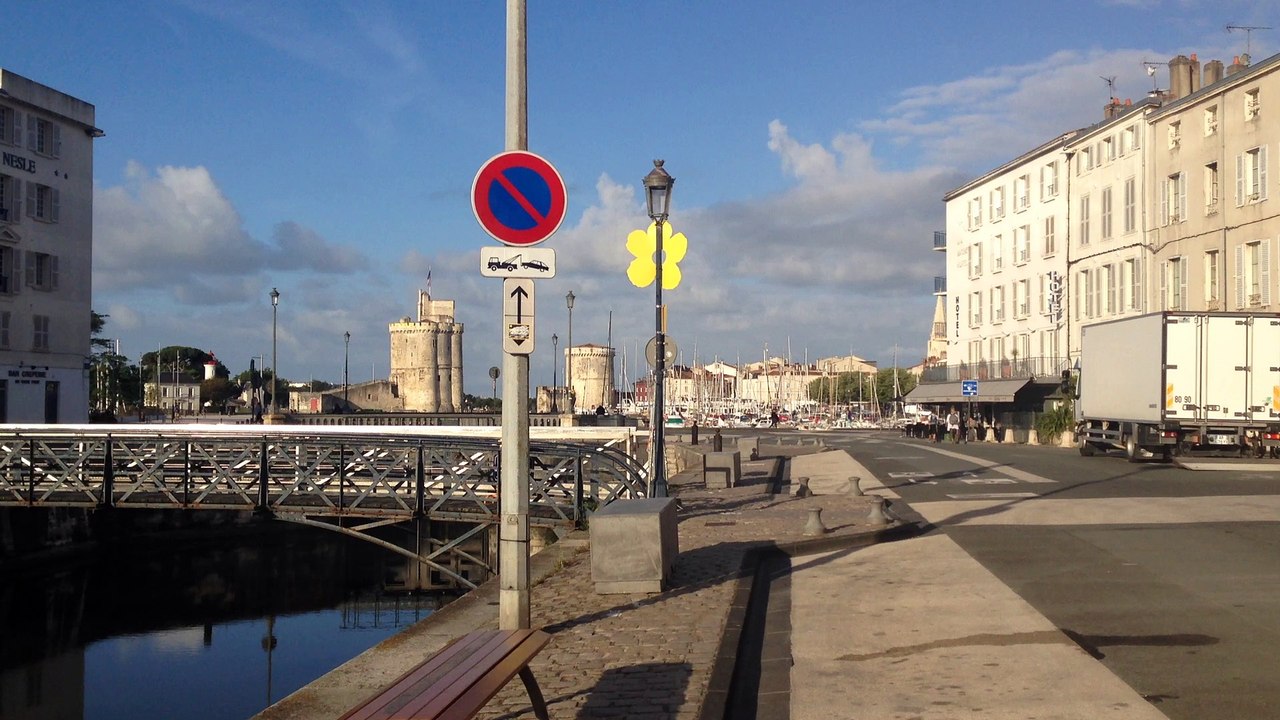 La Rochelle : qui a mis un radeau dans le canal Maubec ?