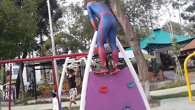 Y congelado chica bromista pernicioso Sirena rosado Chica araña hombre araña en con elsa ariel