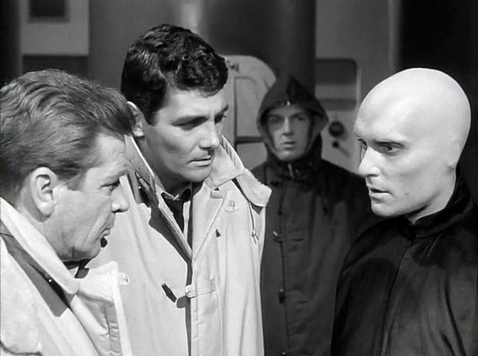 Voyage To The Bottom Of The Sea S01E20  The Invaders