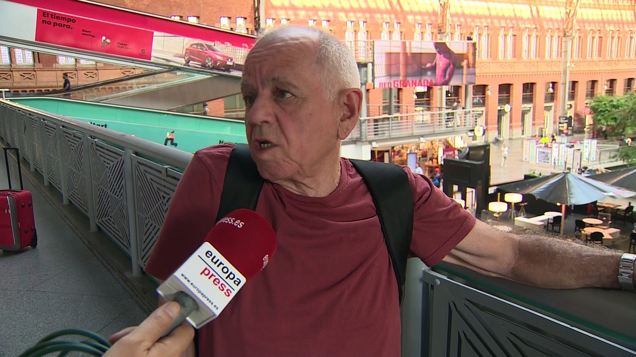 Viajeros atrapados en Atocha por huelga de Renfe y Adif