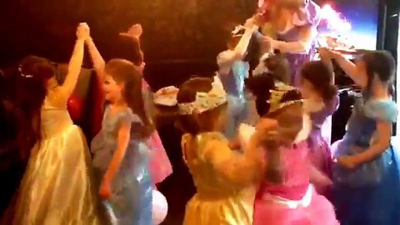 Princess Party Dancing