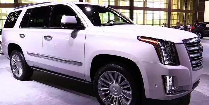 2017 Cadillac Esalade Premium - Exterior and Interior Walkaround - 2017 Chicago Auto Show