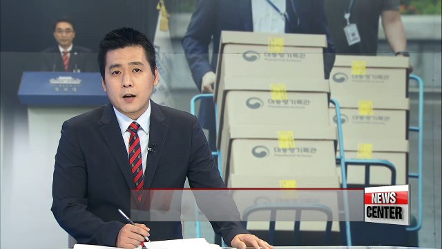 Cheong Wa Dae hands over ex-government documents to state archives