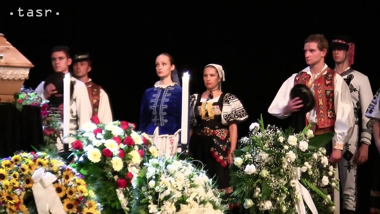 Zosnulému majstrovi Š. Nosáľovi sa prišli naposledy pokloniť aj jeho lúčničiari