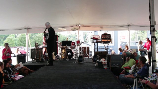 Chris Drummond sings 'I'm Not The Marrying Kind' Elvis Week 2014 video