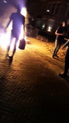 Il tente de maîtriser un feu mais rend la situation 10 fois pire