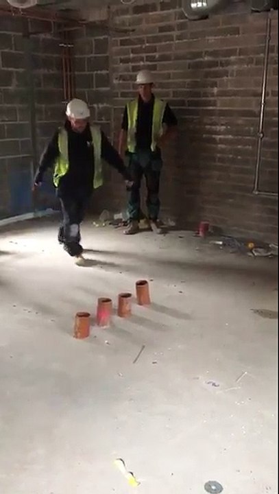 Un électricien victime d'une blague réalisée par des plombiers !!