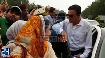 Naeem Bukhari ka Nawaz Sharif kie NA EHALI kay bad logo kay sath Hansi Mazak