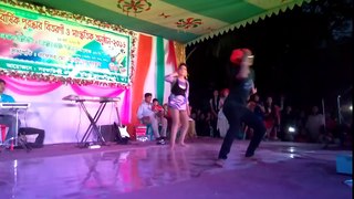 নেচে নওগাঁর কলেজছাত্রী মাতিয়ে দিলেন স্টেজ New Bangla Dance 2017