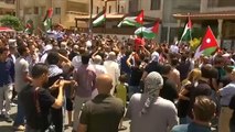 احتجاجات عارمة في الأردن للمطالبة بإغلاق السفارة الإسرائيلية بعمان