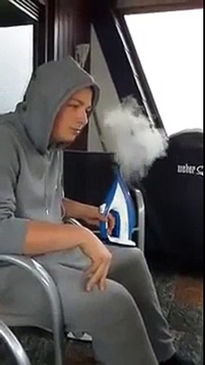 A mee saiu de casa por uns instantes e acontece logo isto
