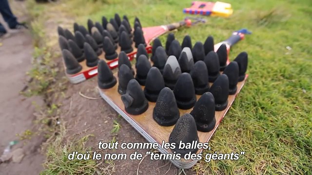 Le tennis des géants des montagnes des Andes