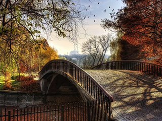 SONBAHAR YORUM KLİP AYNUR AVCI