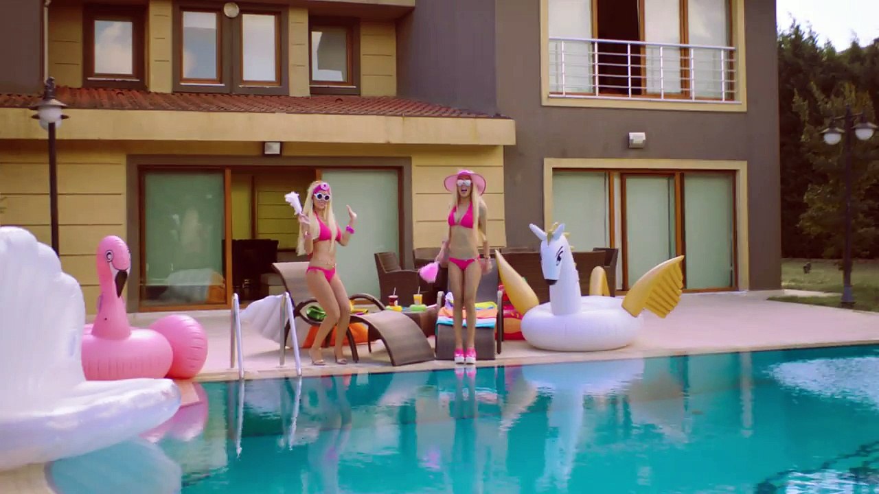 Esra  Ceyda Ersoy - Dekolte