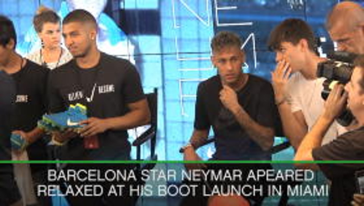 Neymar relaxed at boot launch after bust-up