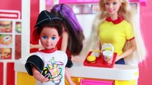 Poupée content aime repas sœur vidéo Cru et Mcdonalds barbie surprise todd barbie skipper