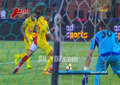 شاهد حصريا من 3 قنوات مختلفة و3 خبراء تحكيم للأهلي 4 ركلات جزاء منها ثلاثة لم تحتسب أمام نصر حسين داي وركلة الأهلي صحيحة