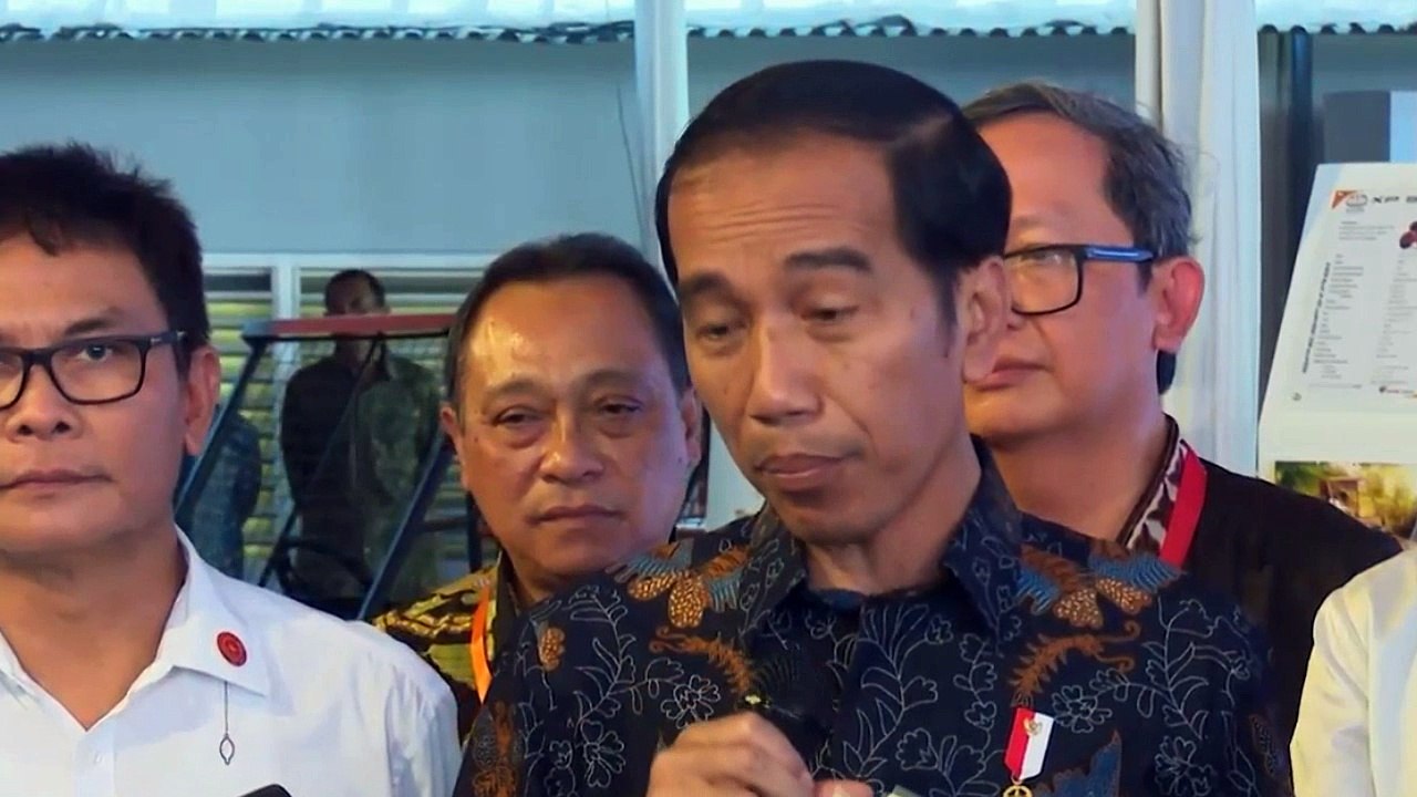 LUAR  BIASA....JOKOWI santai Tangapi  Tudingan SBY Dan PRABOWO
