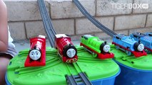 Y amigos estupendo jugar carrera ferrocarril Informe conjunto el juguetes tren Thomas 2 |