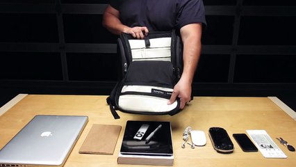 Boa squeeze, graphite  -  Slim laptop backpacks by booq