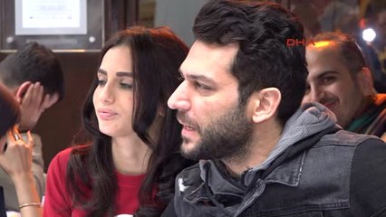 Londra'da Türk Oyuncuya Araplar Yoğun Ilgi Gösterdi