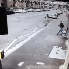 kadına bakarken direğe çarptı -acemikamera