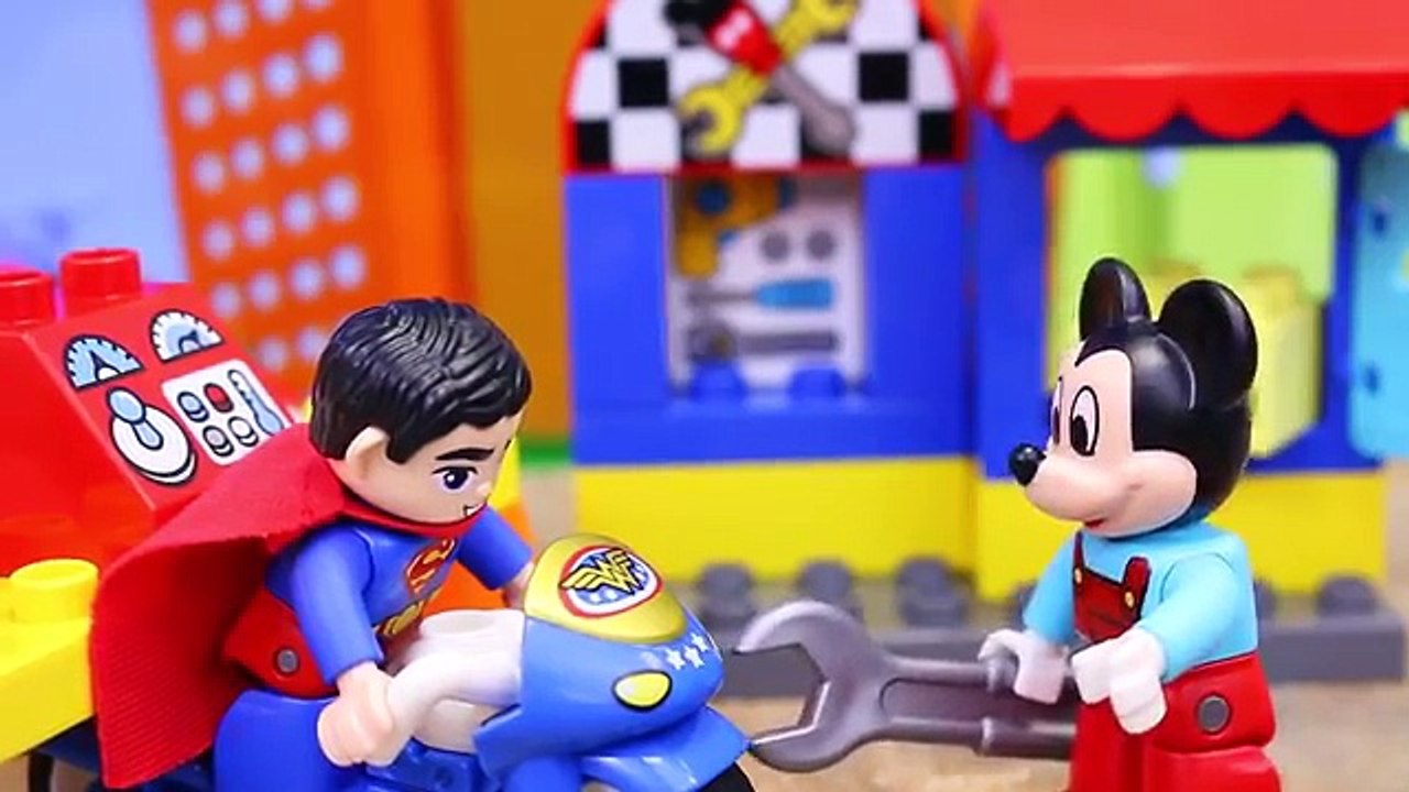 Duplo Lego Mickey Mouse Clubhouse Workshop and the Duplo Lego Minnies Cafe along with Sup