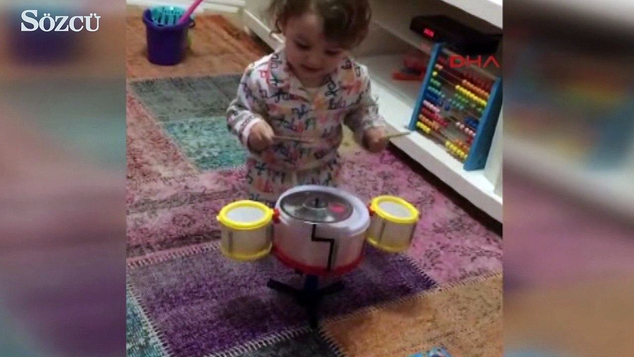 6 aylık iken konuşmaya, 17 aylık iken ise kitap okumaya başladı