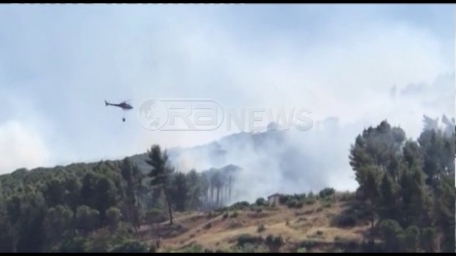 Ora News - Merr flakë kodra e fshatit Çepun, rrezikohen banesat