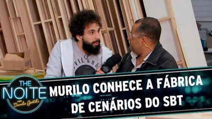 Murilo apronta todas na fábrica de cenários do SBT