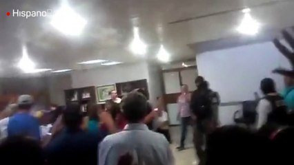 Policia politica en Venezuela detiene a alcalde opositor dentro del Ayuntamiento