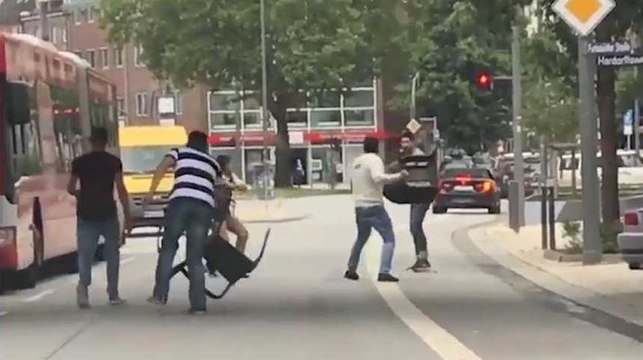 Des passants ont arrêté l'assaillant de Hambourg avec des chaises