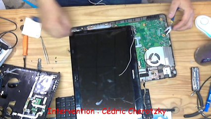Toshiba Satellite L650D - Réparation des charnières : partie 2 sur 4