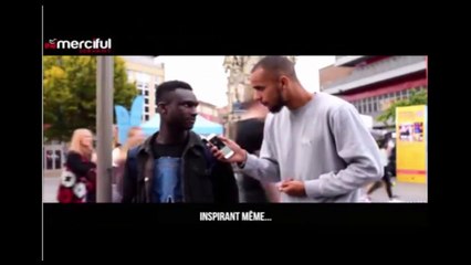 Il fait écouter le Coran à des non-musulmans dans la rue : découvrez leurs réactions !