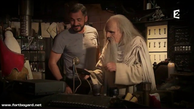 Fort Boyard 2017 : saynètes complices entre Olivier Minne et le Père Fouras