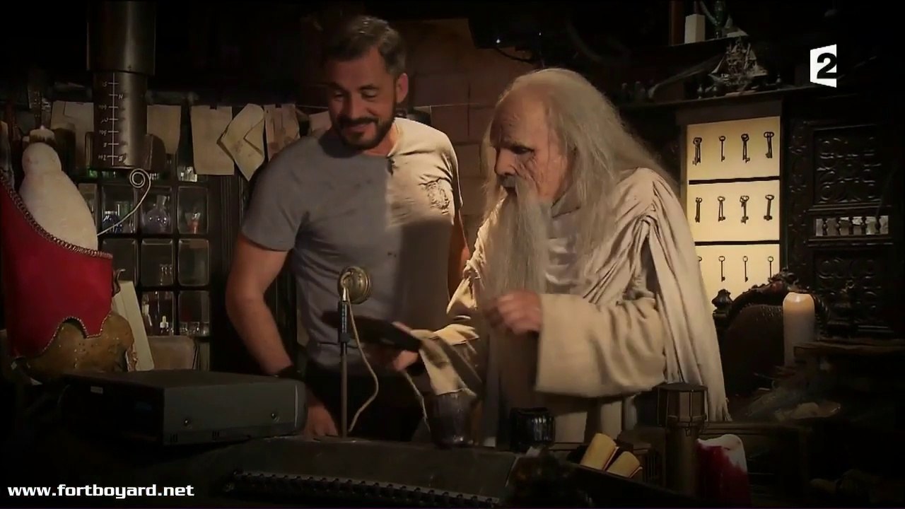 Fort Boyard 2017 : saynètes complices entre Olivier Minne et le Père Fouras