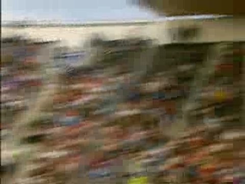 Athlé record du monde javelot féminin 71,70m