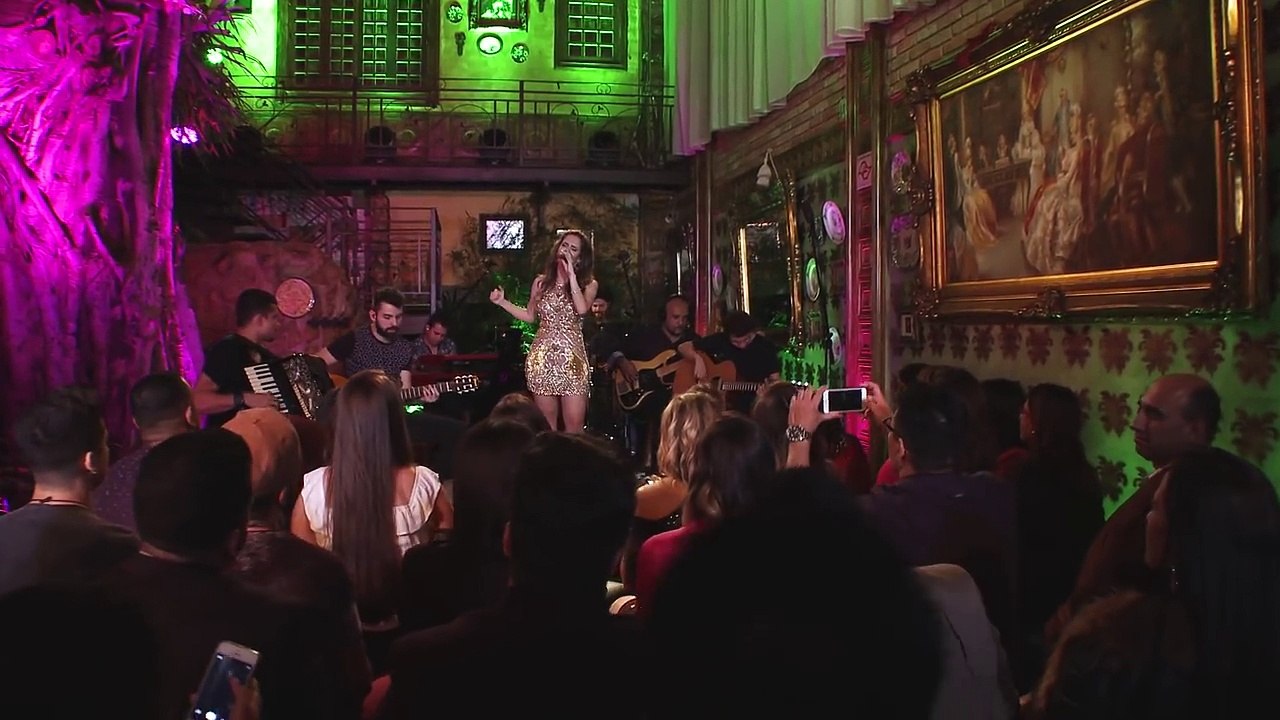 Mariana Fagundes – Válvula de Escape