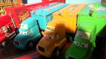 Y coches elegante transportistas en en razas pista de rodadura radiador muelles el con Disney pixar mack dinoco