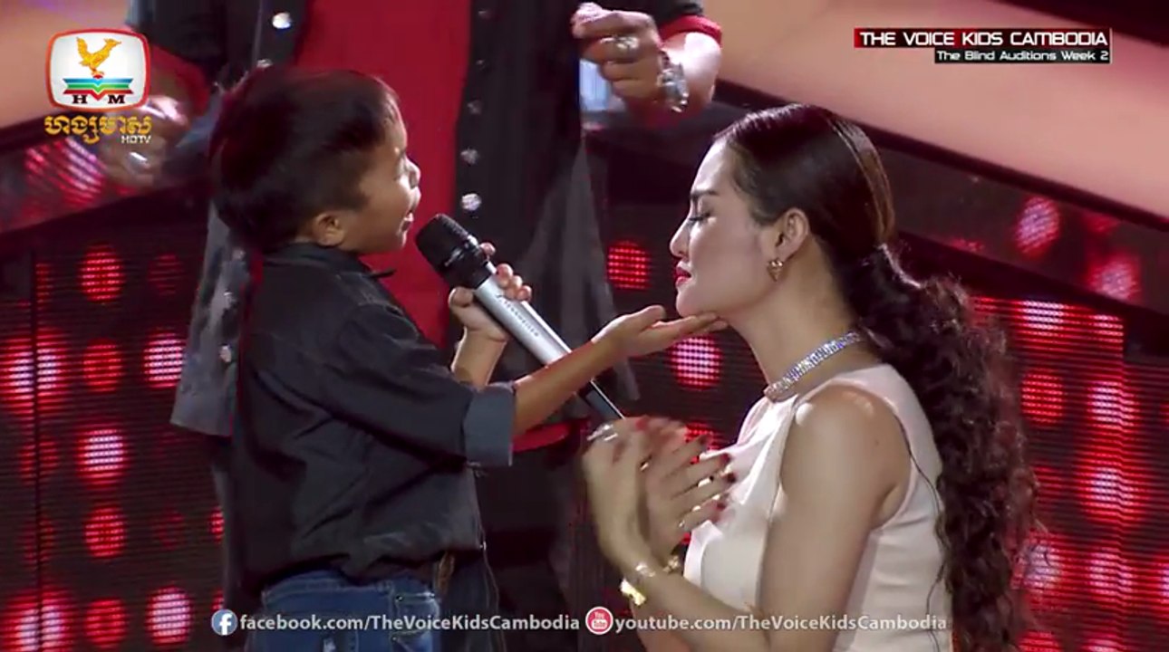 ពេជ្រ ថៃ - បាត់ដំបងបណ្ដូលចិត្ត (The Blind Auditions Week 2   The Voice Kids Cambodia 2017)