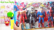Homme chauve-souris noir fer homme araignée jouets déballage contre superman