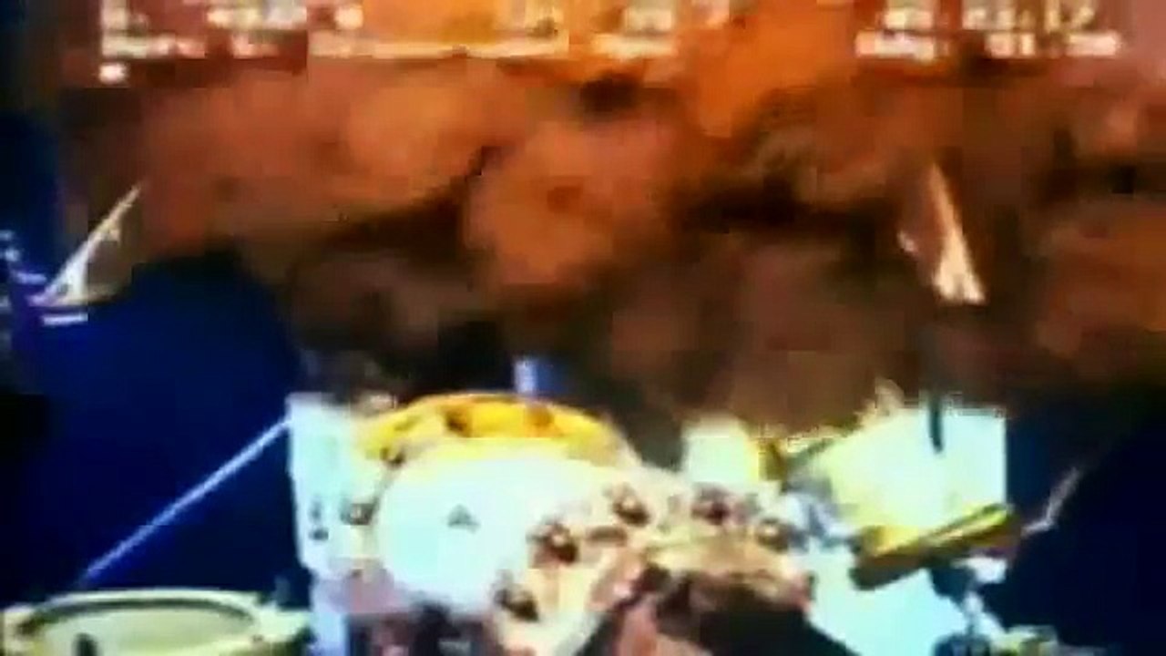 Charlie Chaplin in 'Der große Diktator' (1940), Schlussrede - Eine Nachricht an die gesamte Menschheit! wacht auf