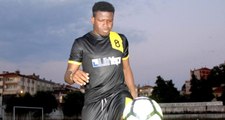 Ganalı Futbolcu, 10 Kilo Zeytinyağına Bursa'daki Köy Takımına Transfer Oldu
