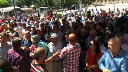 Eskişehir'de CHP'liler Beyşener'e Saldırı Girişimini Protesto Ediyor