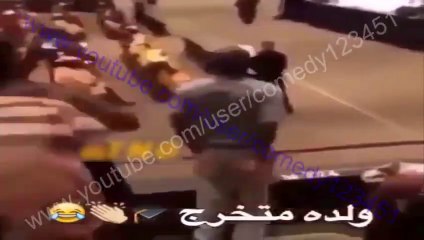 أب في قمة الروعة في يوم تخرج ولده أبهر الحضور شاهد ماذا فعل؟