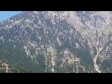 Ora News – Vijojnë zjarret, në Majën e Qorres po punohet me 2 helikopterë