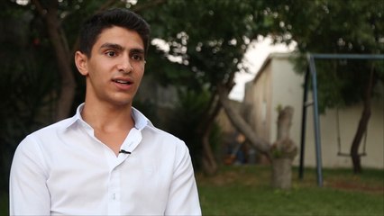 الأول على فلسطين بالثانوية يهدي نجاحه للقدس