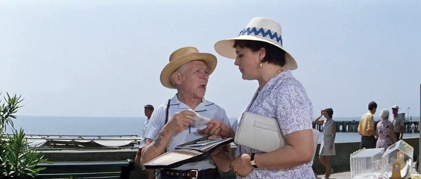 А если не будут брать - отключим газ! Бриллиантовая рука 1968 г