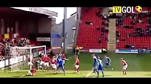 لقطات مضحكة في كرة القدم 1