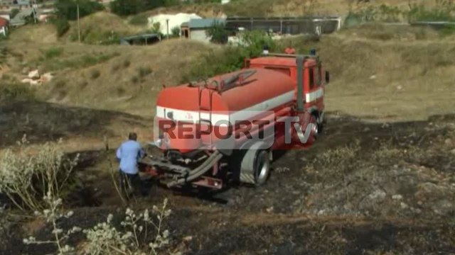 Report TV - Korçë, zjarr i madh në parkun Rinia , dyshohet i qëllimshëm